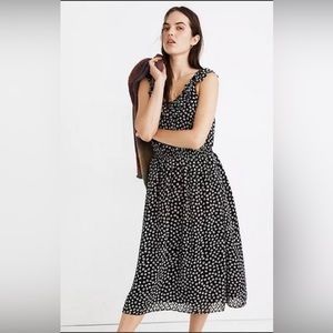 Madewell Ruffle neck Smocked Dress in Woodcut Flowers sz L